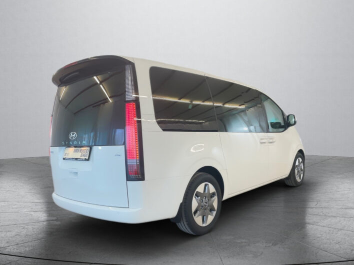 Hyundai STARIA Bus Luxury Line 2.2 CRDi 4WD AT m3dl1-P4 voll